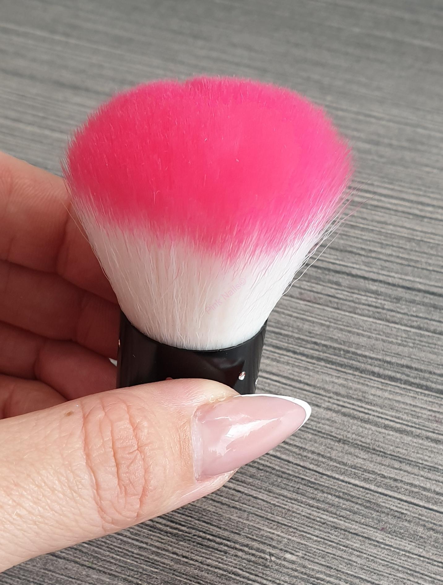 Prašný štětec na nehty růžovo bílý s ozdobami