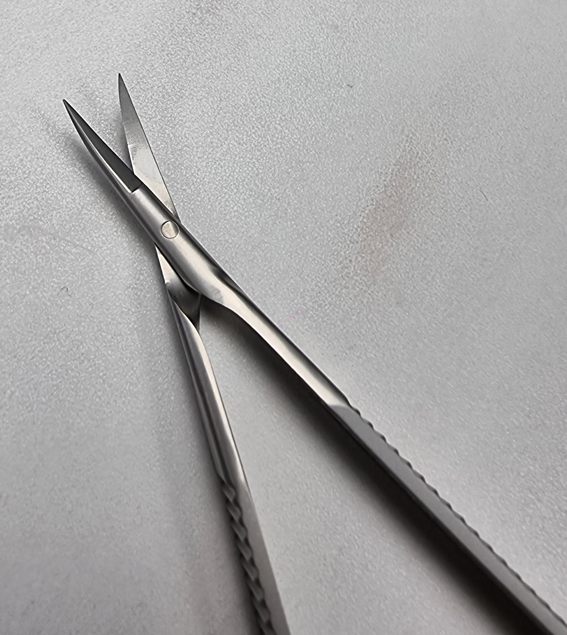 Profesionální Manikúrní nerezové nůžky na kůžičky 17mm extra slim